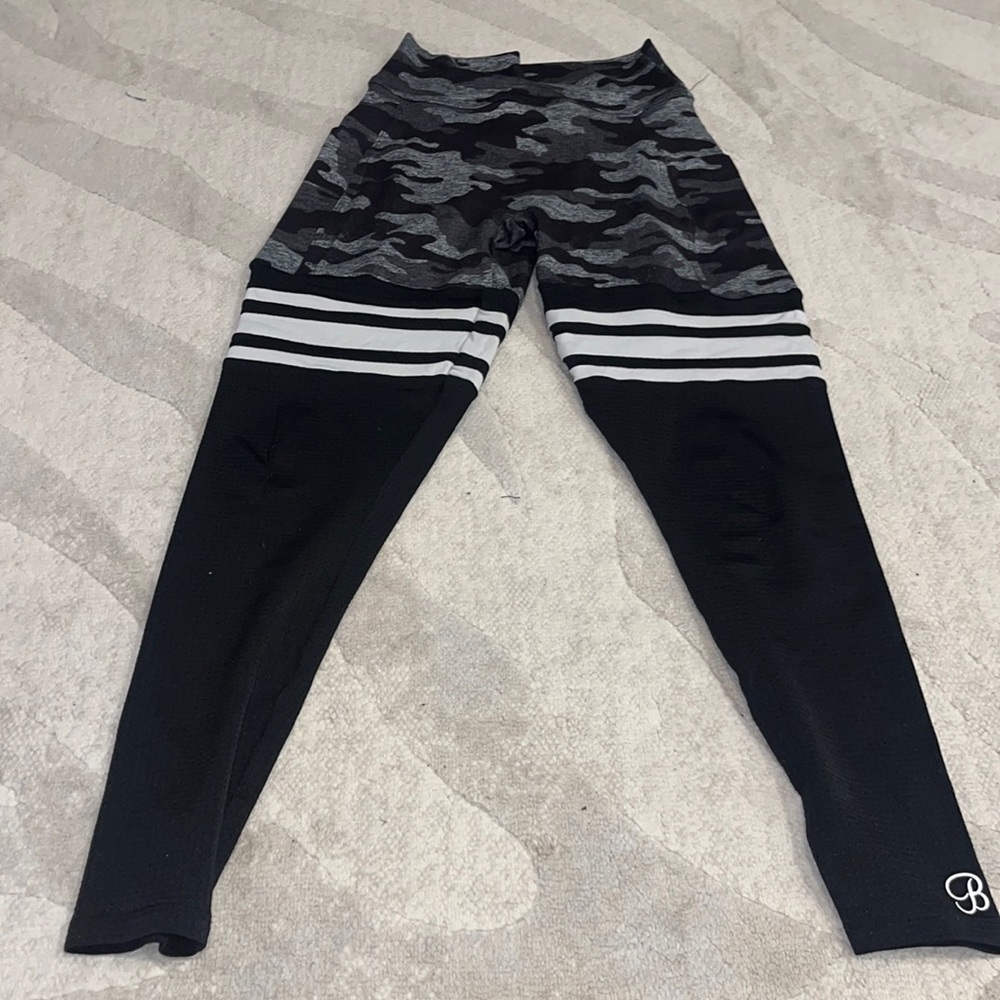 Bombshell camo scrunch thigh high leggings